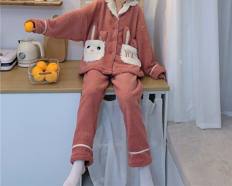 Дамска пижама широк модел с надпис