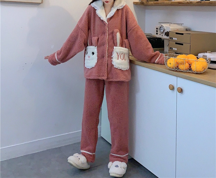 Дамска пижама широк модел с надпис