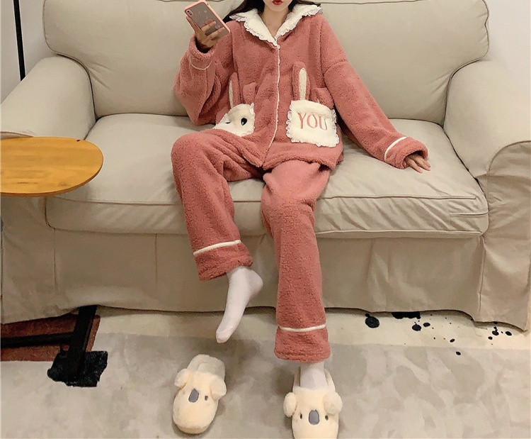 Дамска пижама широк модел с надпис