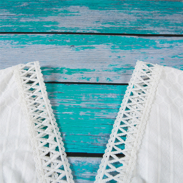 Body modern de damă, cu decolteu spitz și mâneci lotus