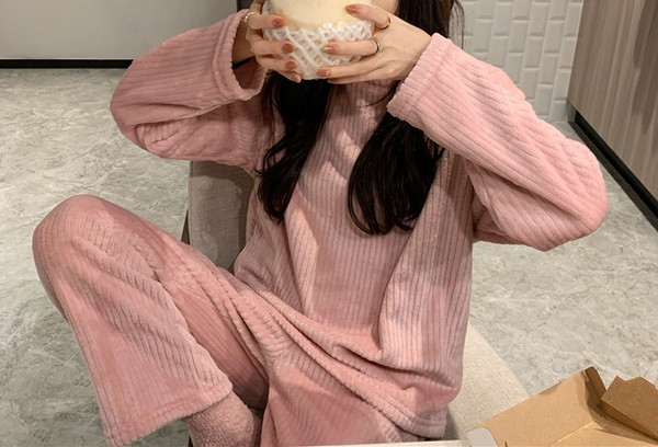 Дамска ежедневна пижама изчистен модел 