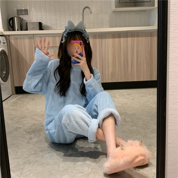 Дамска ежедневна пижама изчистен модел 