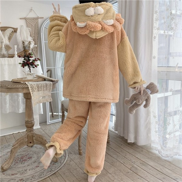 Дамска пижама широк модел с качулка и копчета