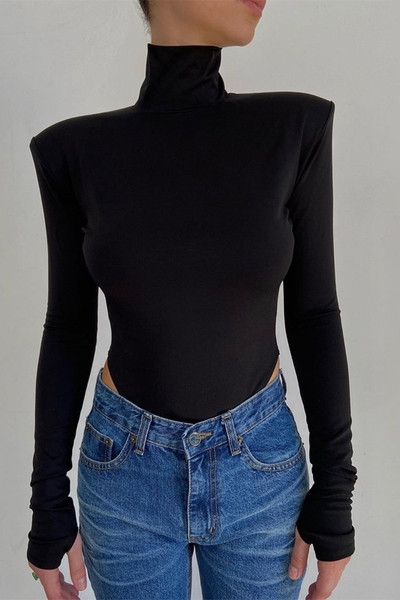 Elegantiškas moteriškas kūnas su stipriai iškirpta apnuoginta nugara ir polo apykakle