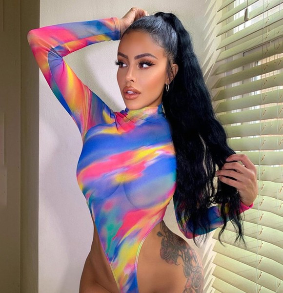 Силно изрязано боди от тюл в преливащи цветове