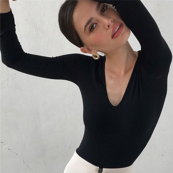 Дамско боди в черен цвят с шпиц деколте