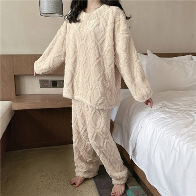 Дамска пижама широк изчистен модел