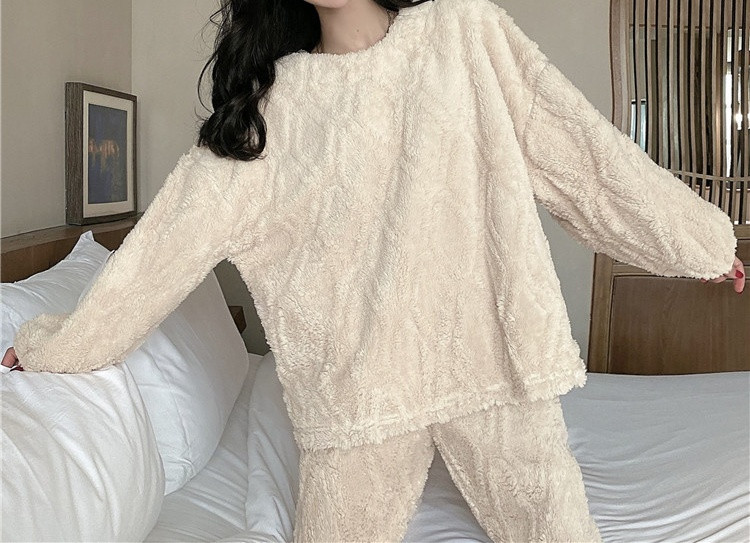 Дамска пижама широк изчистен модел