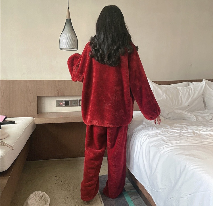 Модерна дамска пижама широк модел с цип