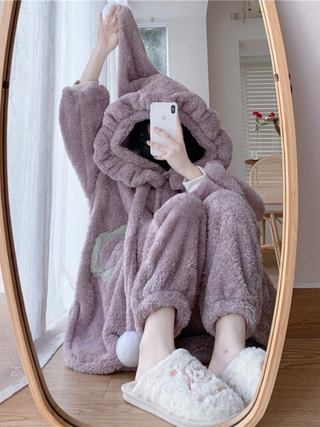 Дамска актуална пижама широк модел с качулка и джобове