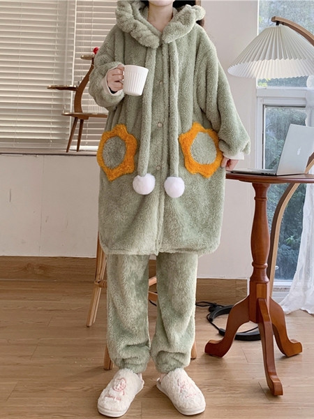 Дамска актуална пижама широк модел с качулка и джобове