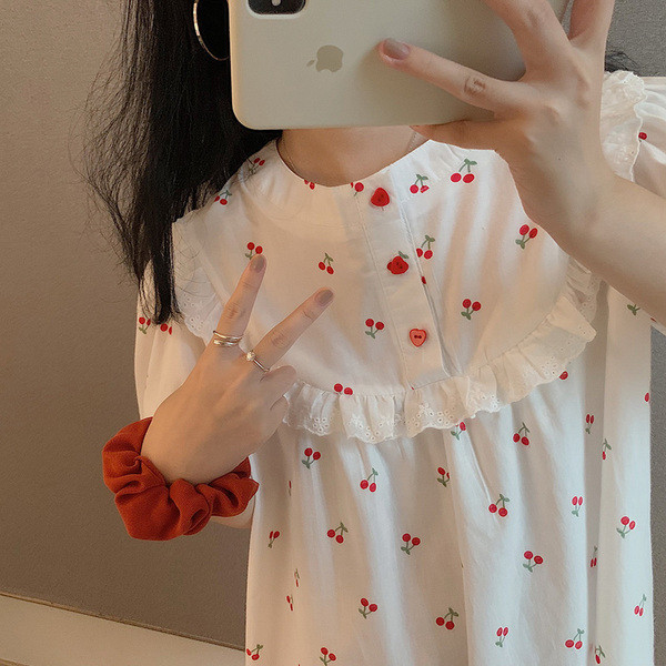 Дамска актуална нощница с шарка и къс ръкав