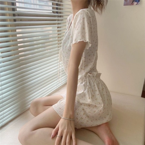 Дамска пижама от къс панталон и блуза с къс ръкав