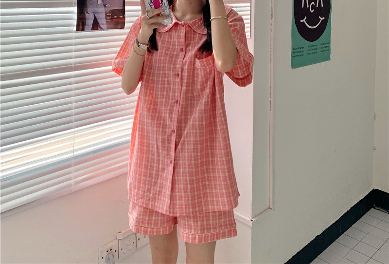 Дамска актуална карирана пижама с къс ръкав и джоб