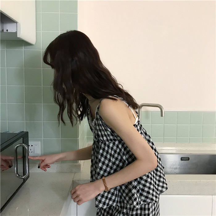 Pijamale de damă în carouri elegante, în trei părți