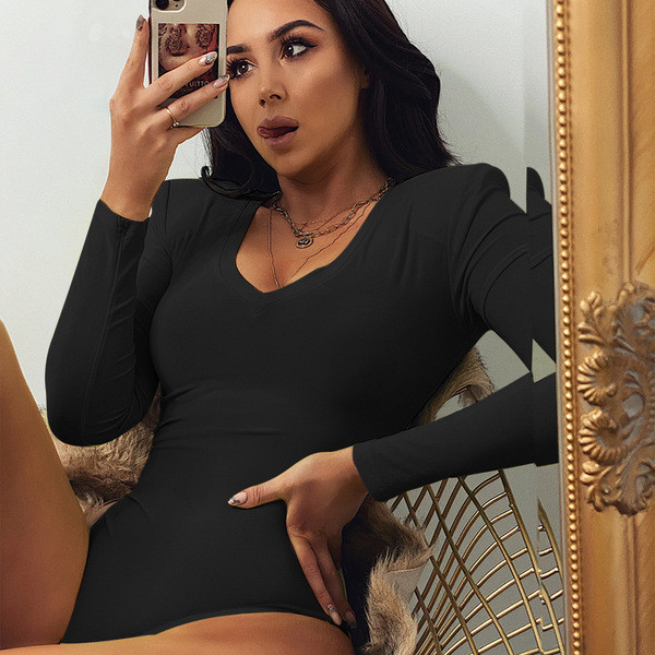 Μοντέρνο γυναικείο κορμάκι με οβάλ ντεκολτέ