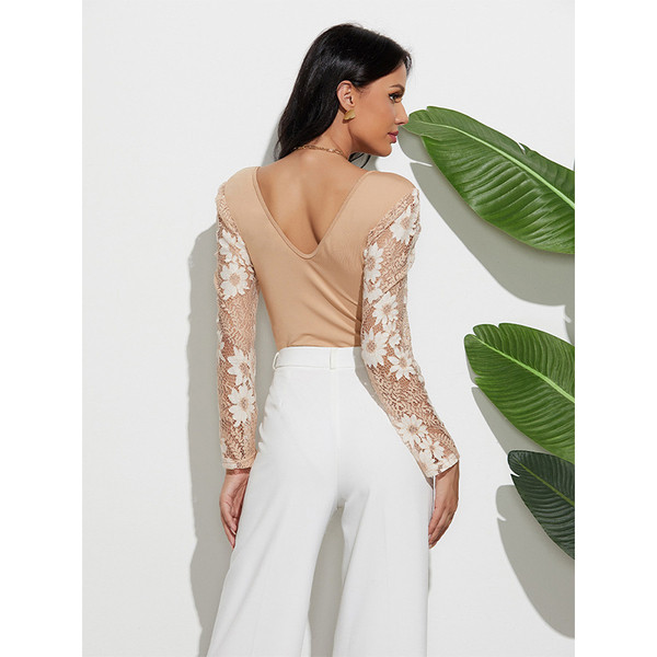 Μοντέρνο γυναικείο κορμάκι με λουλουδάτο μοτίβο