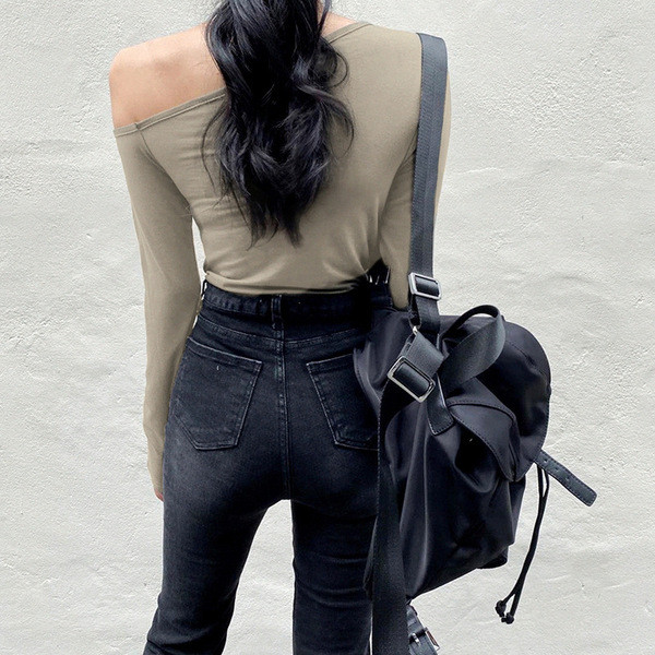 Ασύμμετρο μοντέλο γυναικείο κορμάκι με μακριά μανίκια