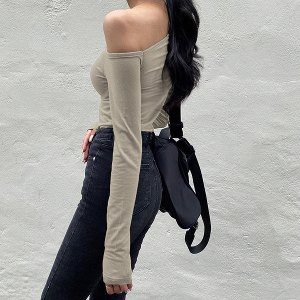 Ασύμμετρο μοντέλο γυναικείο κορμάκι με μακριά μανίκια