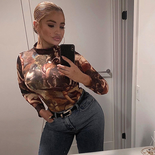 Nou model de salopeta dama cu decolteu rotund - stil retro