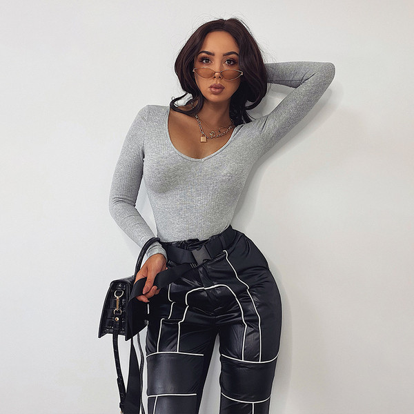 Model nou de corp de damă - cu decolteu adânc și mâneci lungi