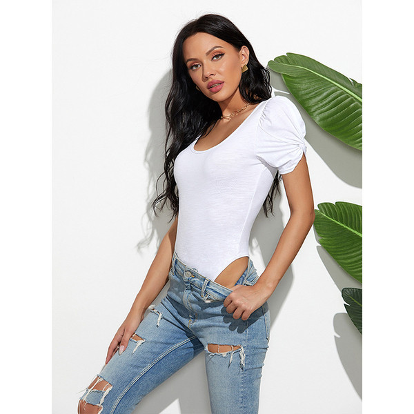 Κολασικό μοντέλο  γυναικείο κορμάκι με οβάλ λαιμόκοψη και κοντά μανίκια