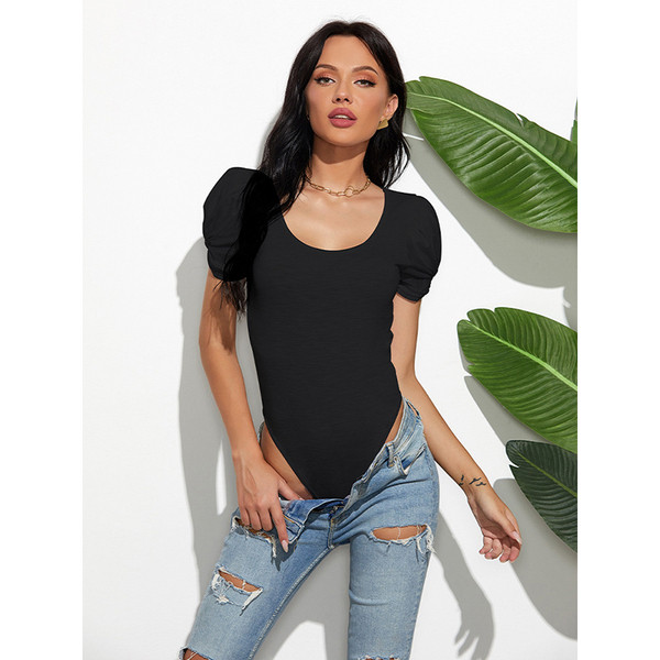 Κολασικό μοντέλο  γυναικείο κορμάκι με οβάλ λαιμόκοψη και κοντά μανίκια