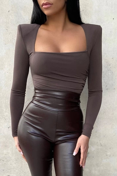 Corp de damă cu mâneci lungi și decolteu pătrat