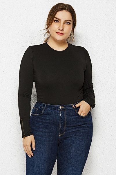 Didelio dydžio moteriškas kūnas su ovalia iškirpte ir ilgomis rankovėmis