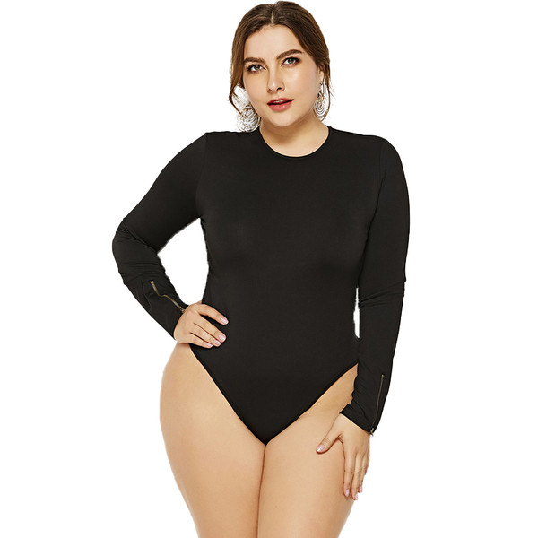 Didelio dydžio moteriškas kūnas su ovalia iškirpte ir ilgomis rankovėmis