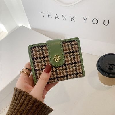 Γυναικείο μικρό πορτοφόλι με μεταλλική στερέωση