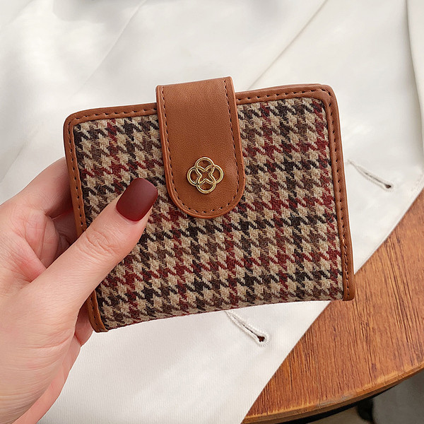 Portofel mic de dama cu inchidere metalica