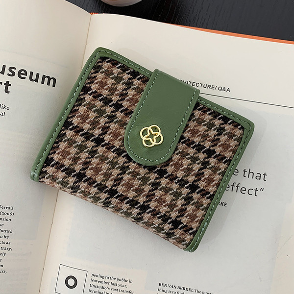 Portofel mic de dama cu inchidere metalica