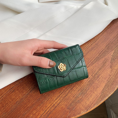 Γυναικείο έκο  δερμάτινο πορτοφόλι με μεταλλικό στοιχείο