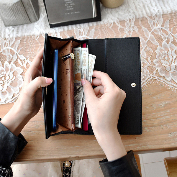 Portofel de dama modern cu inchidere metalica