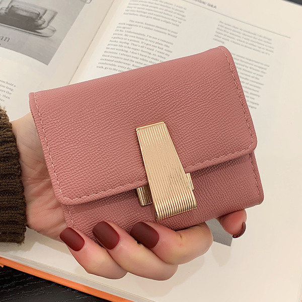 Portofel de dama din piele cu inchidere metalica