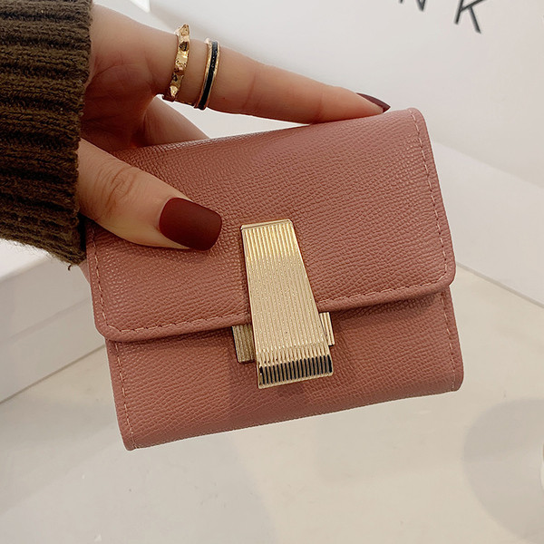 Portofel de dama din piele cu inchidere metalica