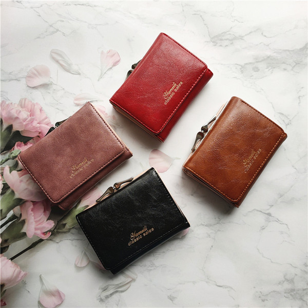 Дамски малък портфейл от еко кожа с надпис