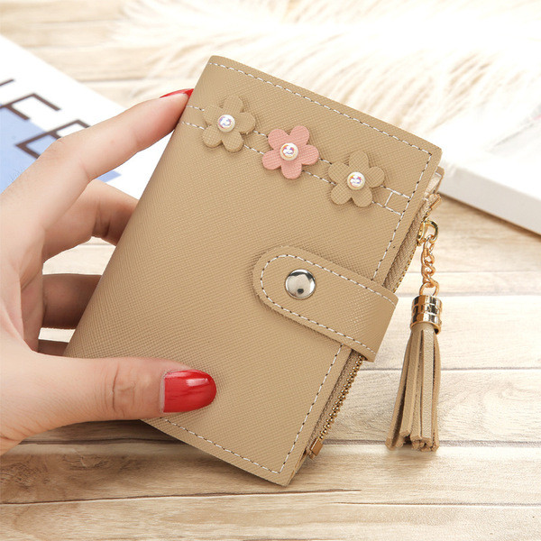 Portofel de dama cu ciucuri si flori - doua modele