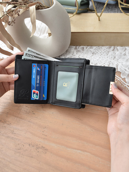 Portofel de dama din imitatie de piele cu inchizator metalic