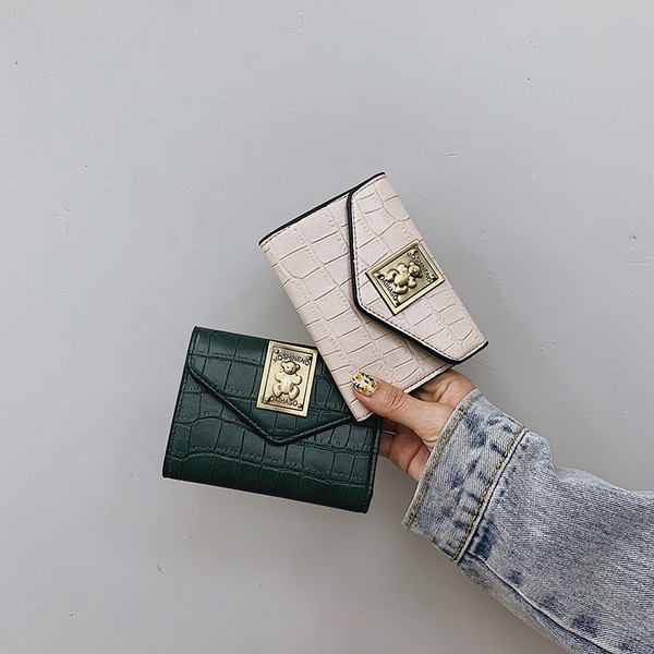 Portofel de dama din piele ecologica cu decor metalic in forma patrata