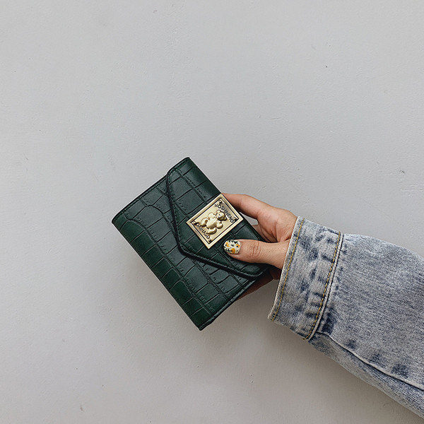 Portofel de dama din piele ecologica cu decor metalic in forma patrata