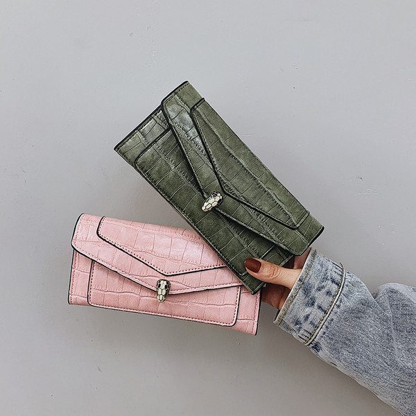 Portofel de dama din piele cu inchidere metalica in mai multe culori