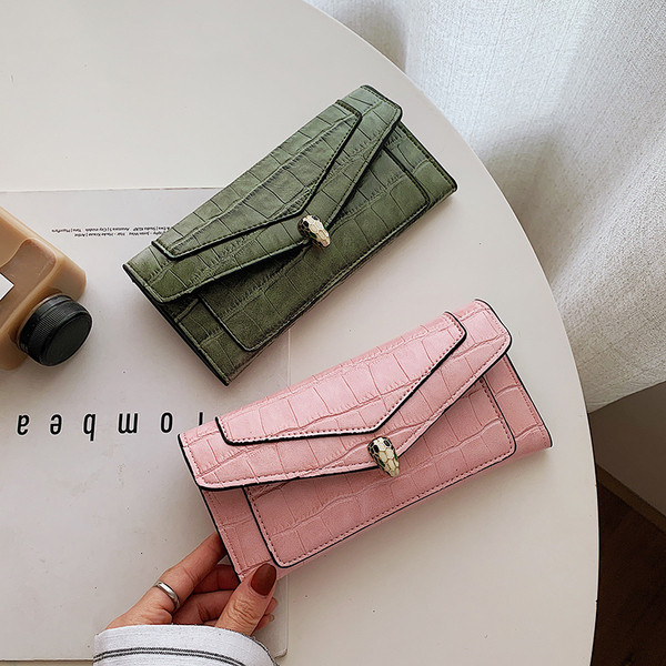 Portofel de dama din piele cu inchidere metalica in mai multe culori