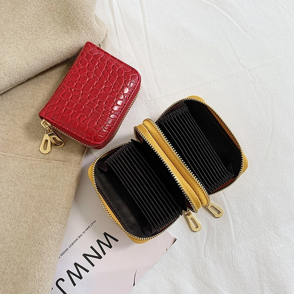 Naiste nahast rahakott luku ja metallketiga