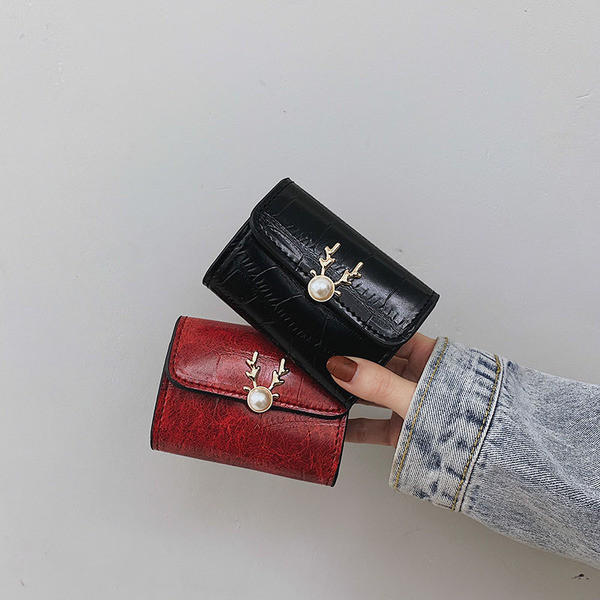 Portofel de dama cu decor metalic in forma patrata