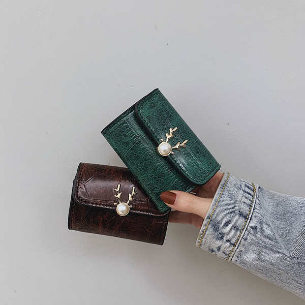 Portofel de dama cu decor metalic in forma patrata