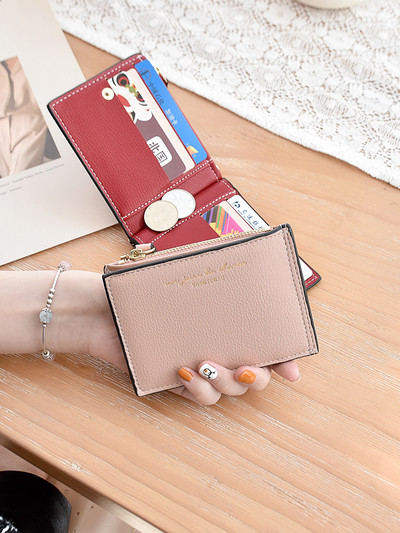 Σύγχρονο γυναικείο πορτοφόλι με χώρο για κάρτες
