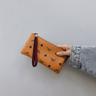 Μοντέρνο γυναικείο πορτοφόλι με φερμουάρ