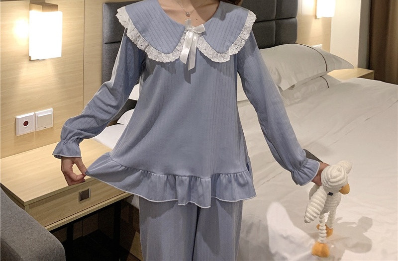 Praegune naiste pidžaama tavaline pikkade varrukatega mudel